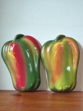Vintage Mid-Cenrtry Pair Painted Chalkware Pepper 🫑 Wall Plaques
